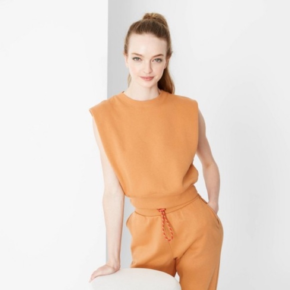 Sleeveless muscle sweatshirt